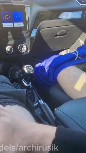 I secretly jerked off a big cock to a student during a break near school. Do you want to suck our cocks?   Clip 1