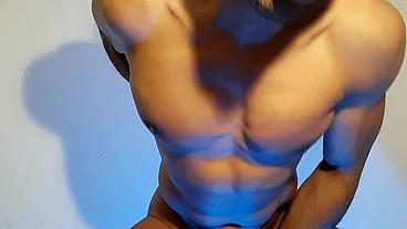 Sous la cape de Rudy se trouve une énorme surprise