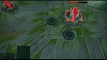 NOVINHOS BOMBADO ARROMBANDO O CUZINHO DO NEXUS ENQUANTO O CORNO DO NINJA OLHA COMENDO POR CIMA E POR BAIXO