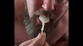 Bodybuilder Shoots Ropes Multiple Times While Eating Cum Popsicles