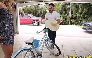 Bicycle brat, Leah Lee