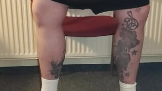 ASMR-närbild på fyllig tysk pappabjörns feta röv som blir påkörd, runkar till explosiv cumshot