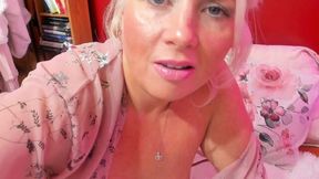 Kiss Mommy&#039;s Neck: Spitting, Cunt Fuck