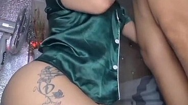 POSE PERFECTA DE PERRA QUE DELICIOSO SUENA
