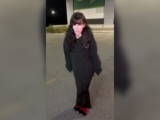 Goth angel has to URINATE!