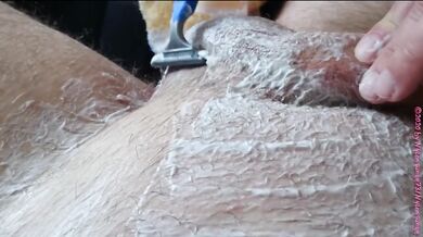 BBW Schlampe macht Rasur Versuch 2 ** der Rasierer **