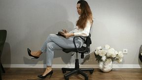 Toe tapping in blue jeans