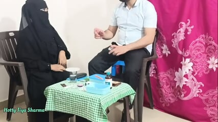 Muslim women fucked by the doctor in front of her husband because she could not get pregnant (Threesome Sex)