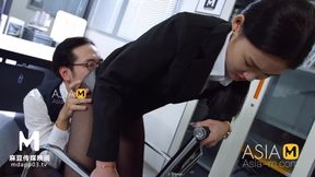 Secretary girl gets her intimate interview session with the boss