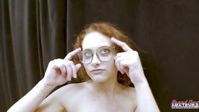 Cute Hottie Luna Parish Shows How To Give A BJ Like A Pro!