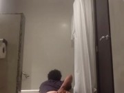 GROS CUL OUVERT SOLO DANS MA SALLE DE BAIN
