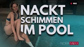 Nacktschwimmen und Masturbation im Pool
