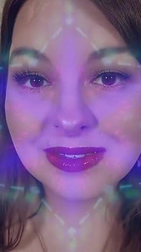 Trippy Kisses - You're Weak & Obsessed with Sydney Screams' Mesmerizing Glossy Lipstick Kisses