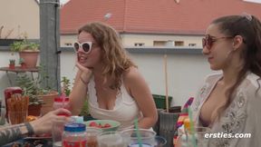 Ersties - Lesbische 4er-Sommer-Orgie auf der Dachterrasse