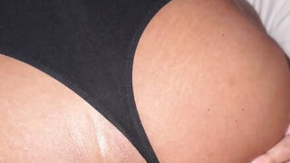 Ragazzi paffuti scopano il culo in lingerie di una formosa travestita americana