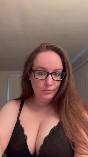 Amateur brunette shows off her big tits to fans