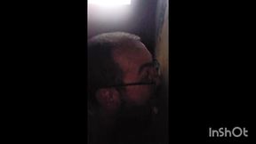 chupei o pauzudo pelo.buraco nas cabines.