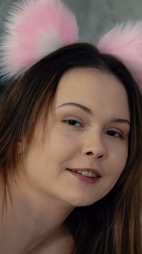 Busty beautiful girl Peachy Alice fucks her hungry fat pussy   Clip 1
