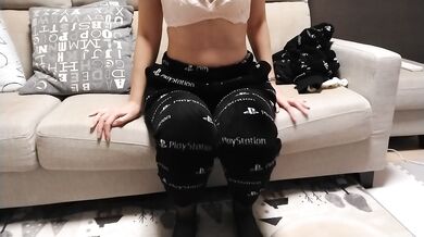 部屋着の下に黒のストッキング装着(⋈◍＞◡＜◍)。　白の下着が透けちゃいました