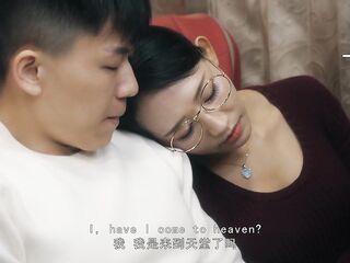 ModelMedia Asia - Repressing sounds whilst savoring the thrill of secret sex on the bus