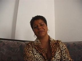 Big ass ebony slut rubs and fingers her pussy at the casting