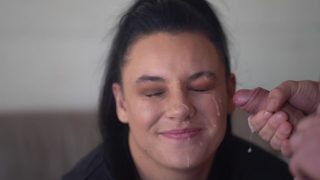Vídeo fetichista de una gordita PAWG chupando polla