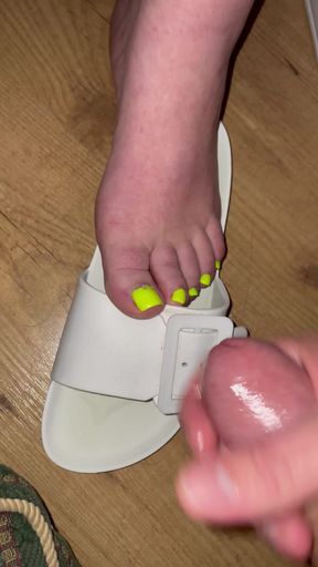 Iconic moment from &quot;Amateur video cum on feet&quot;