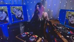 TITS &amp; TECHNO - who would watch this on weekly livestream?