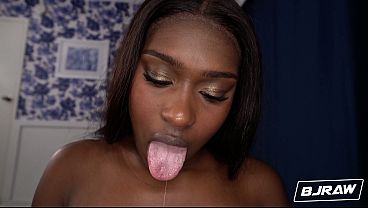 BJRAW Tessa Thomas takes a face full