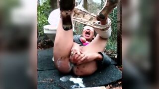 A quick squirt outdoor the house