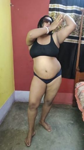 Bengali housewife fingering her pussy to helping you to cum