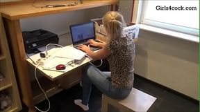 Suck my Boss for a Raise ,Can i Suck your Cock Boss? My Free Chat room is Girls4cock.com/siswet19