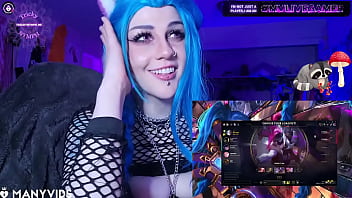 Egirl Kitten Jinx Flashes Boobs While Playing Games