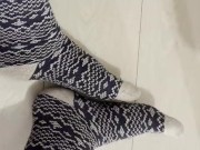 Mes pieds dans des chaussettes d'hiver