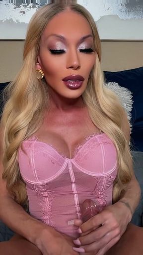 Big Dick Trans Pornstar Mia Isabella