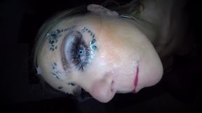 Lekker geil moedertje houd van grote pik in haar geile kont - Sperma sletje krijgt het in haar oog????????