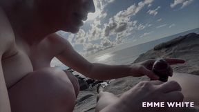 voltando a dar o cu em grande estilo - nas pedras da praia com uma vista linda! emme white e loupan no rj