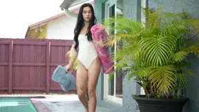 Sexy Brunette Delilah Dagger Gets Fucked Outdoors Near the Poolside