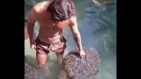 Tui m&agrave_ l&agrave_ con r&ugrave_a, tui đớp ku ảnh liền!