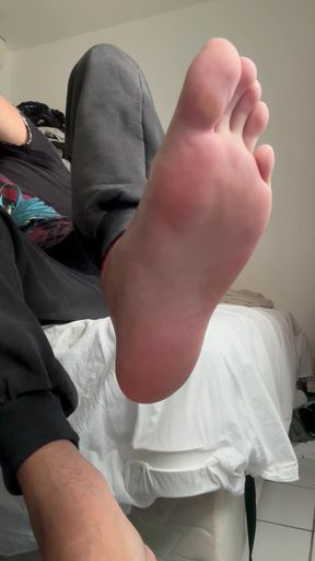 Boy Feet Show After All Day Inside Sneakers- Pes De Moleque