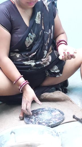 While Cooking, Bhabhi Showed Her Ass to Her Brother-in-law.