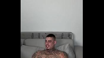Esse novinho judiou o do meu, dei gostoso pra ele e no Pelo, que delicia. o Safado ainda  gozou la dentro do meu cu.