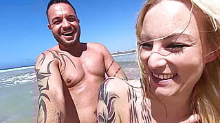 OUTDOOR-SEX deutsche Skinny-Milf hat sex am Strand
