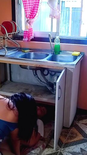 Key moment from &quot;horny woman seduces the plumber&quot;