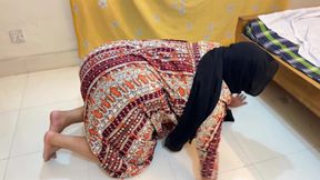 Egypt Beautiful Big Ass Curvy Muslim Hot Stepmom Stuck Under Bed Then She Want Anal Fuck From Me!