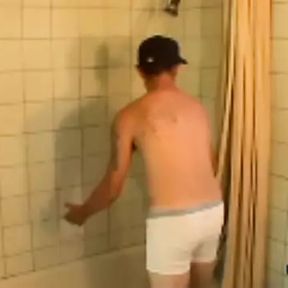 Twink Grant Hiller Spiced Up His Bath Time Stroking His Cock