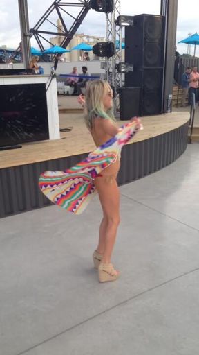 Sexy Hippie Dancing