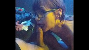 sometida le gusta tragarse la verga completa junto con las bolas!