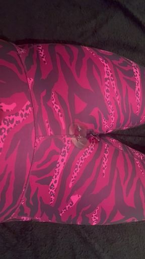 Pissing in the leggings in bed