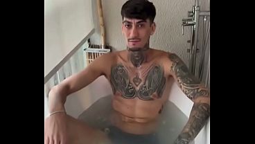 MAGRINHO PAUZUDO SE EXIBINDO.